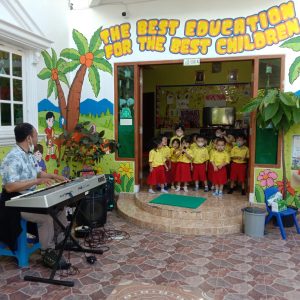 MENYANYI BERSAMA MENYANYI BERSAMA