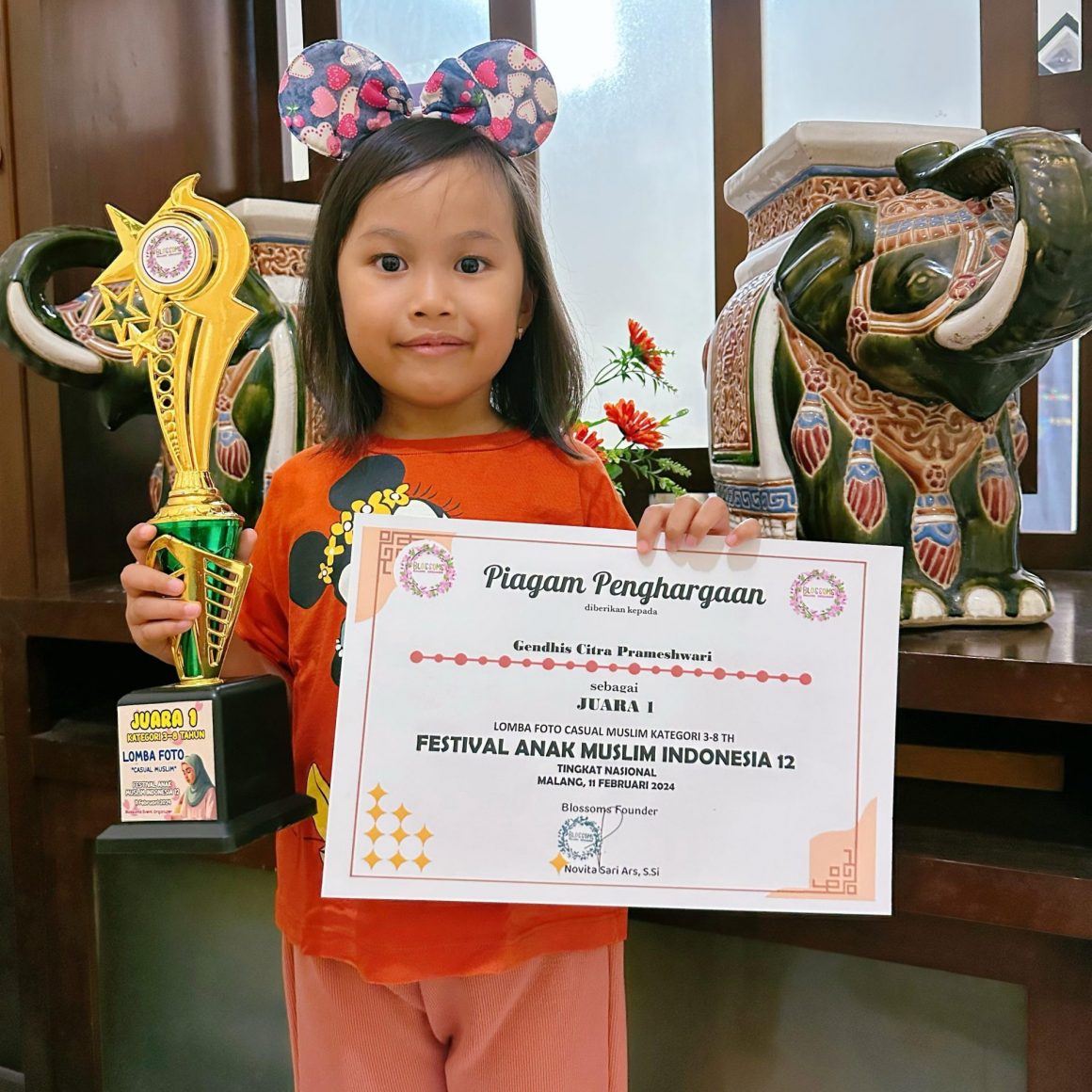 GENDHIS – JUARA 1 – LOMBA FOTO CASUAL MUSLIM